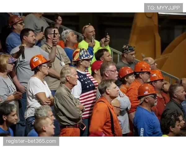 大浪绿道徒,步赏景,畅游步道,九游会J9官网,九游会J9,九游会娱乐,九游会互动,九游会中心